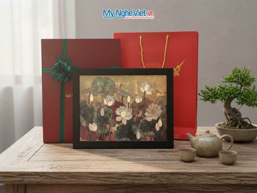 Tranh Sơn Mài Hoa Sen Và Hộp Quà Tặng Cao Cấp TBL34/17K3-14