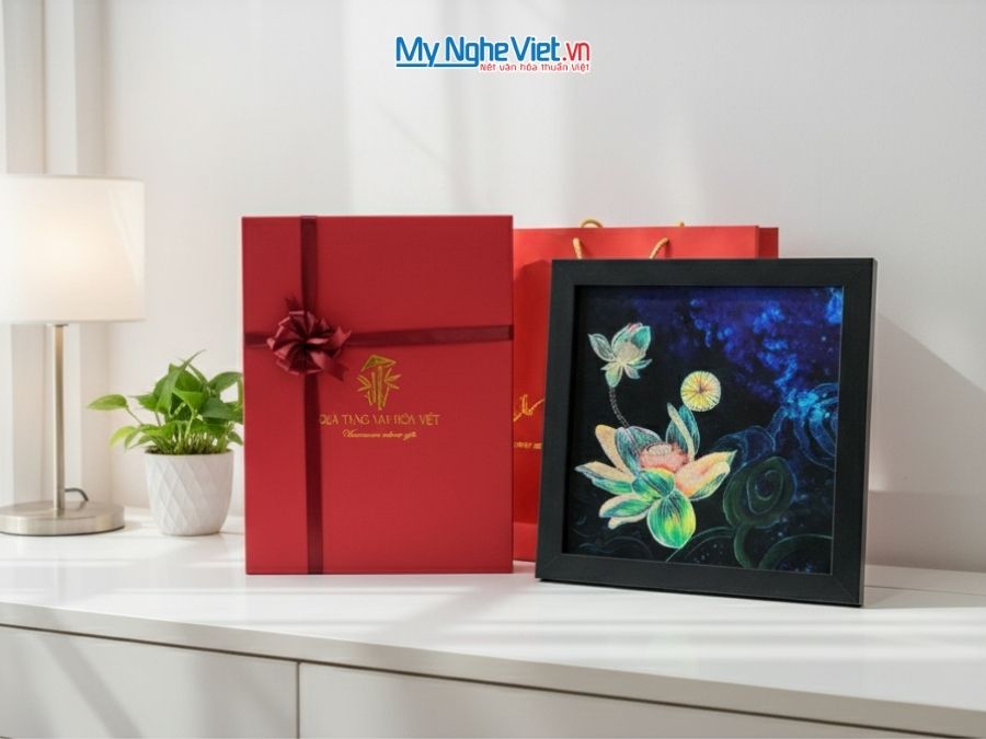 Tranh sơn mài hoa sen cao cấp 35x35 MNV-TSM3535/18