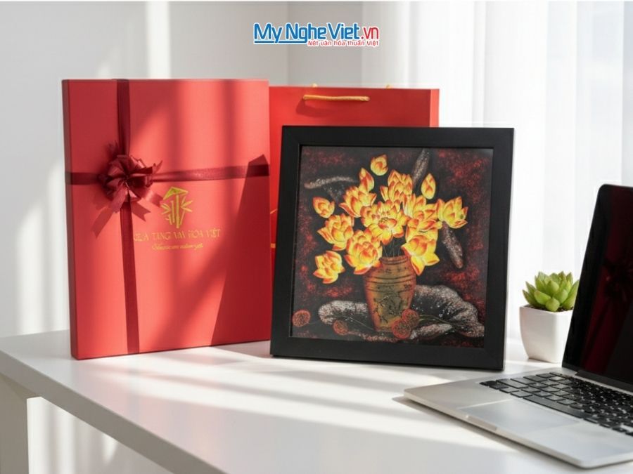 Tranh sơn mài hoa sen cao cấp 35x35 MNV-TSM3535/2