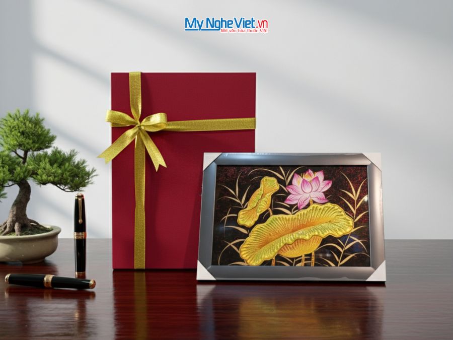 Tranh Sơn Mài Hoa Sen Nền Đen Có Khung TSM23/1/khung