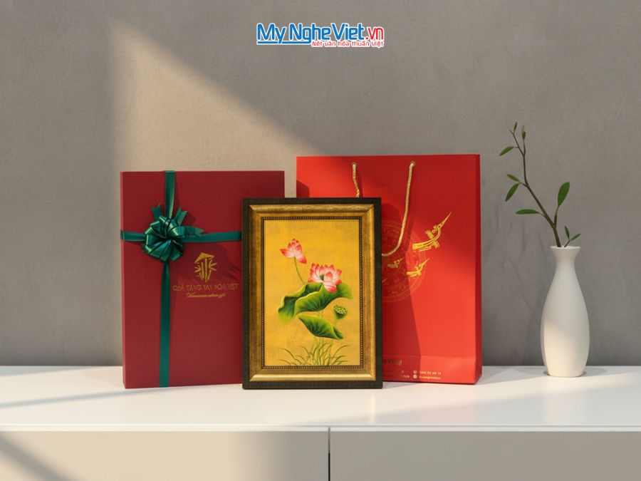 Tranh Sơn Mài Hoa Sen Vàng Đắp Nổi Và Hộp Quà Tặng Cao Cấp TSMDH2838-2