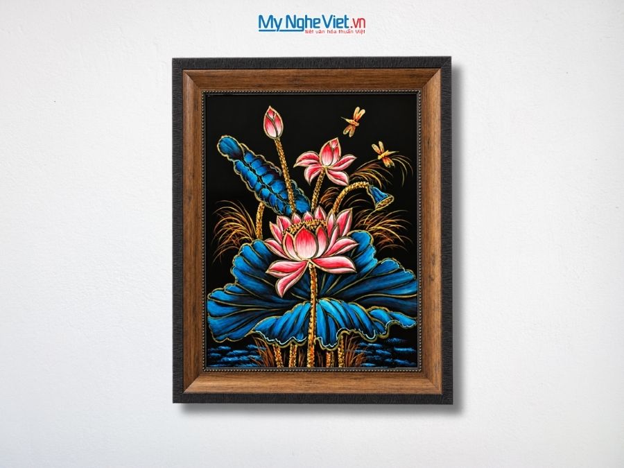 Tranh Sơn Mài Hoa Sen Nền Xanh Đen Cao Cấp 38x48cm TSMDH3848-1