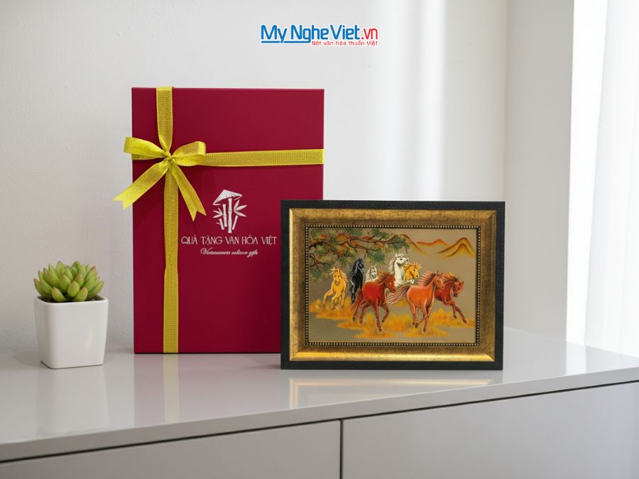 Tranh sơn mài mã đáo thành công đắp nổi nền vàng TSMDH2838/1