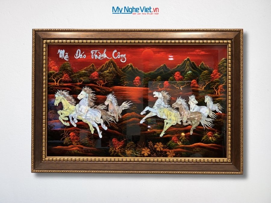 Tranh Sơn Mài Mã Đáo Thành Công Cẩn Ốc Nền Ấm 60x90cm TSM698-2.1