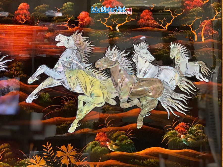 Tranh Sơn Mài Mã Đáo Thành Công Cẩn Ốc Nền Ấm 60x90cm TSM698-2.1