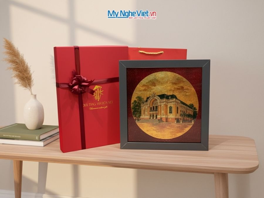 Tranh Sơn Mài Vẽ Nhà Hát Thành Phố Hồ Chí Minh 35x35cm TBL014