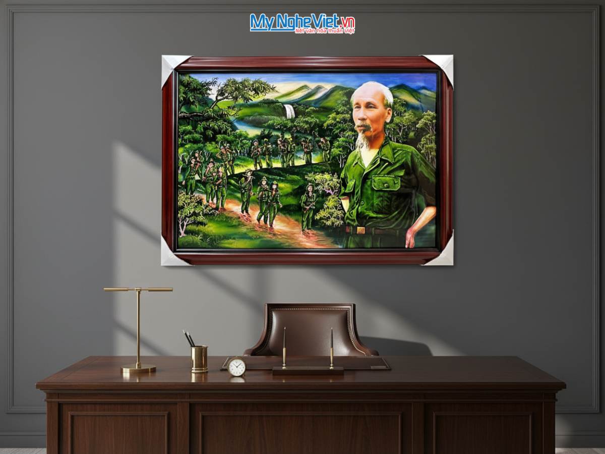 Tranh sơn mài làm theo yêu cầu Tranh sơn mài Bác Hồ Hành Quân Tranh lọt lòng 60x90cm Khung bản 12cm (72x102cm) TSM69KN1